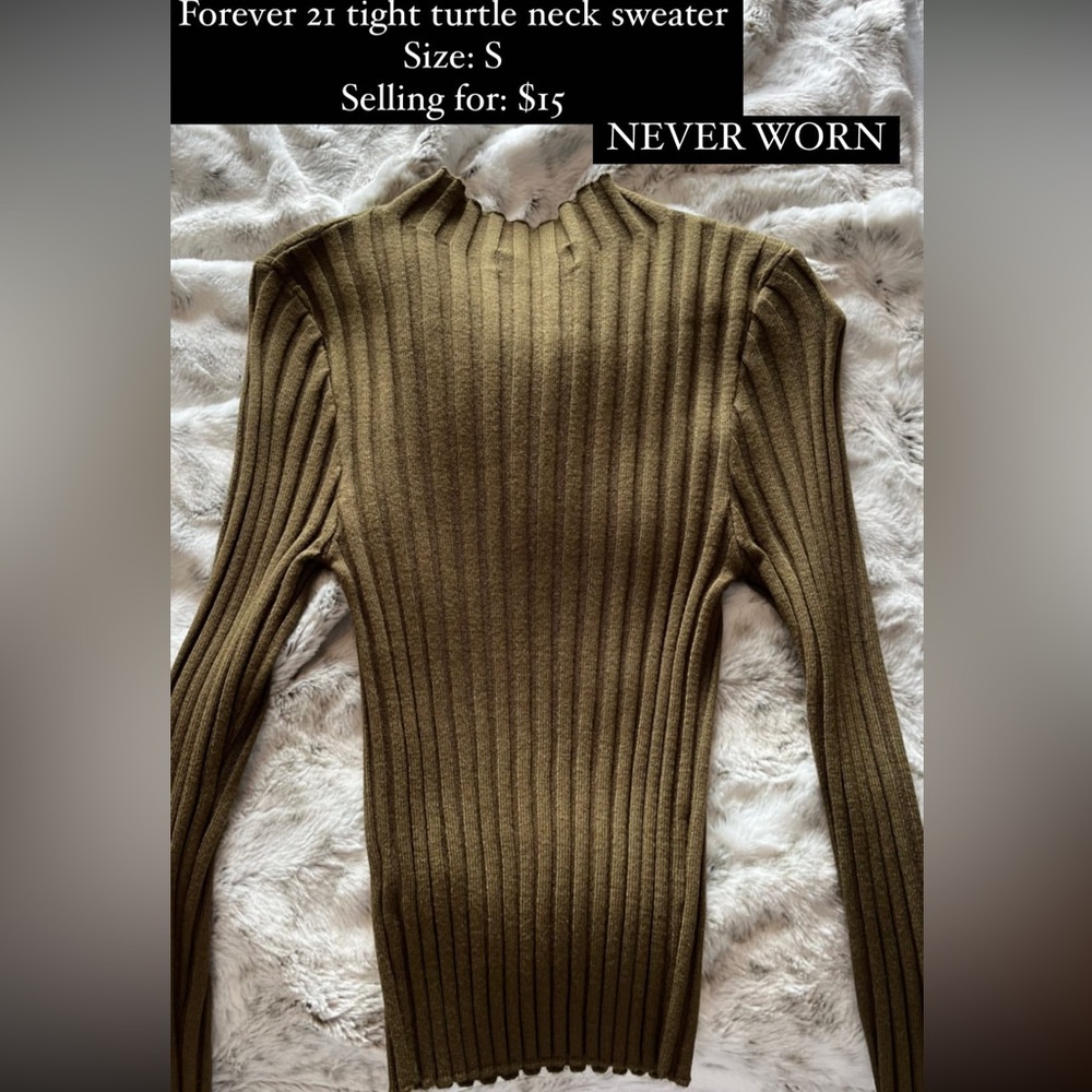 Forever 21 Green Turtle Neck sweater